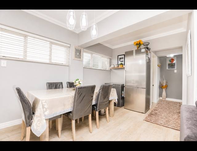 2 BEDROOM APARTMENT FOR SALE IN ESSENWOOD